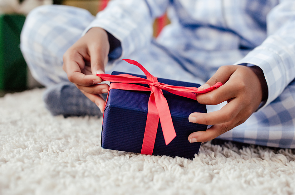 Gift Giving Bow